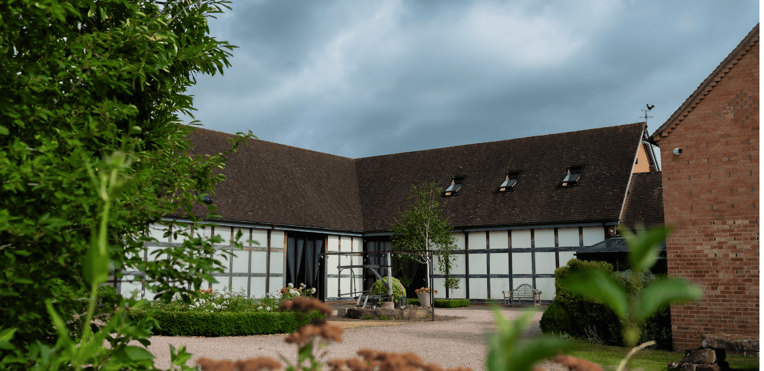 barn-wedding-venue-in-worcestershire-03